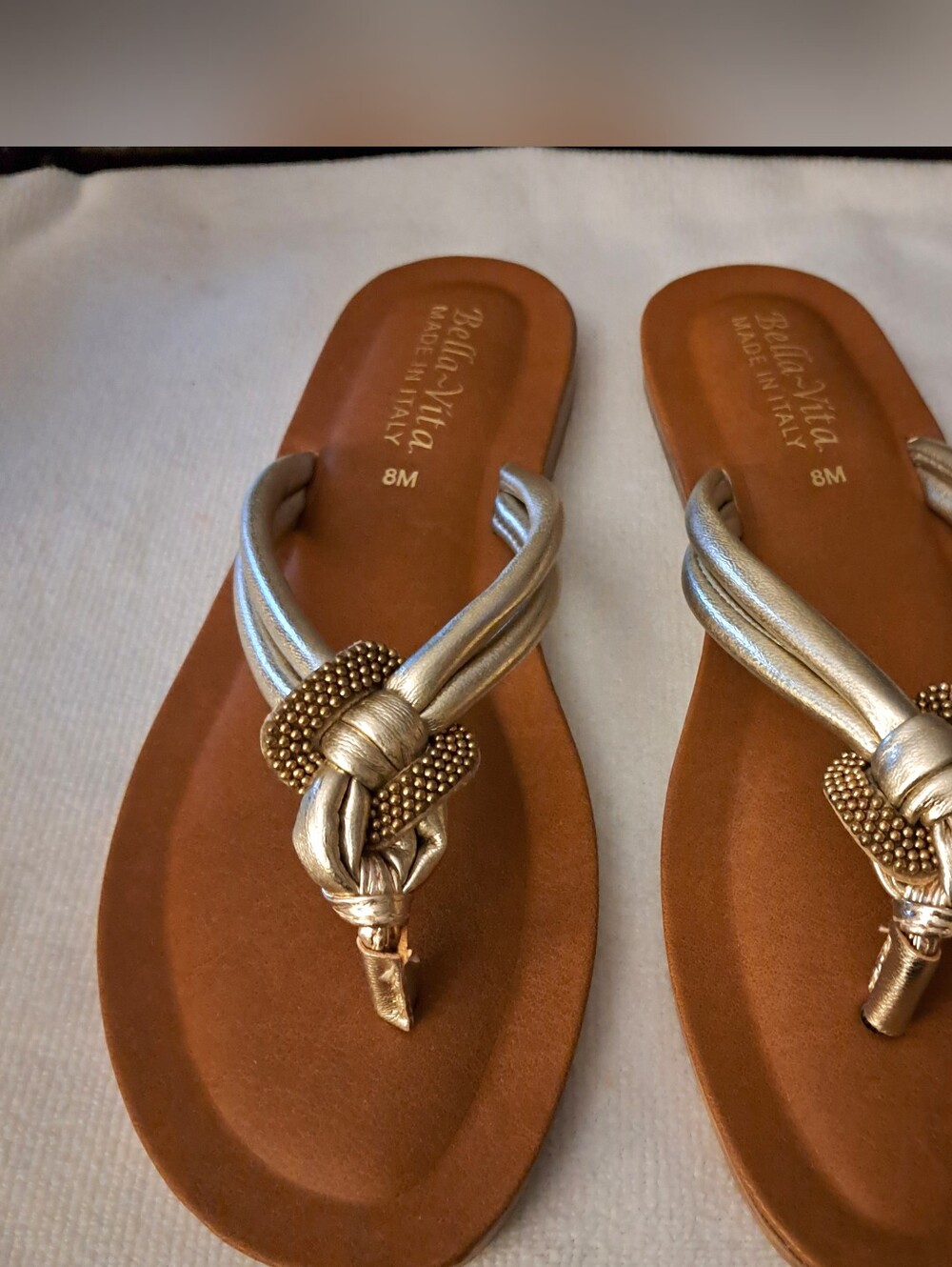 BELLA VITA SANDALS made in Italy CHAMPAGNE COLOR size 8 brand new THONG STYLE